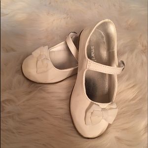 Cute white pair of dress shoes